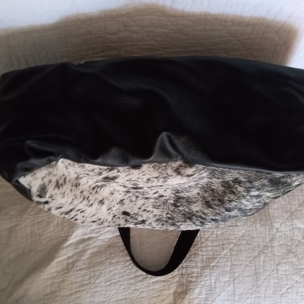 KEEP IT GYPSY "BERTHA" Elegant Silver and Black Patterned Duffle Bag NWOT - Picture 6 of 15